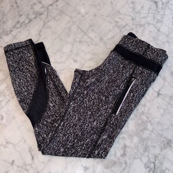 LULULEMON 7/8 BLACK WHITE LEGGINGS 4 - Picture 1 of 10